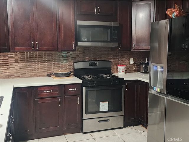 21815 Goshute Avenue, Apple Valley, CA 92307