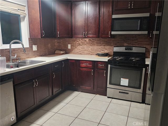 21815 Goshute Avenue, Apple Valley, CA 92307