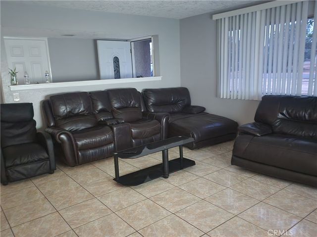 21815 Goshute Avenue, Apple Valley, CA 92307