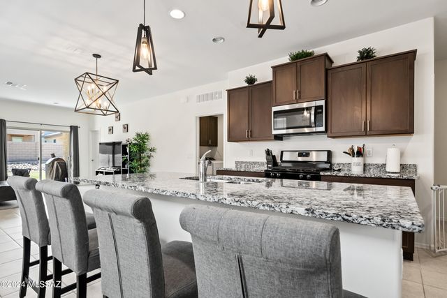 6997 W Hedge Rose Drive, Tucson, AZ 85757