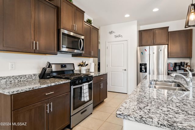 6997 W Hedge Rose Drive, Tucson, AZ 85757