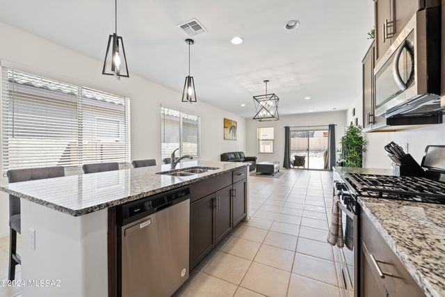 6997 W Hedge Rose Drive, Tucson, AZ 85757