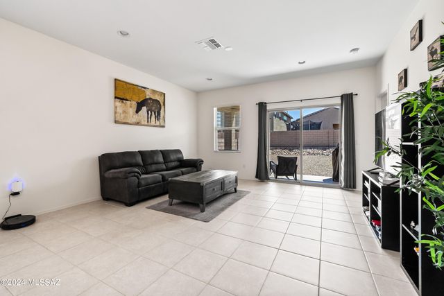 6997 W Hedge Rose Drive, Tucson, AZ 85757