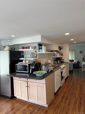 248 County Rd 39, Southampton, NY 11968