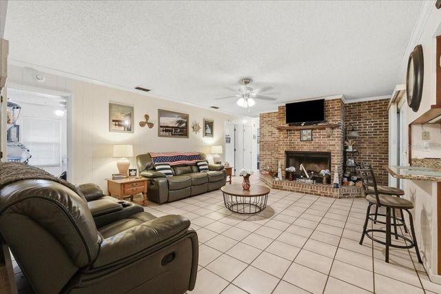 137 WOOD HALL DRIVE, Mulberry, FL 33860