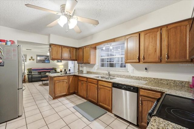 137 WOOD HALL DRIVE, Mulberry, FL 33860