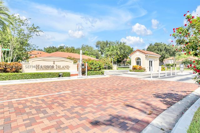 3884 NW 63rd Ter, Coral Springs, FL 33067