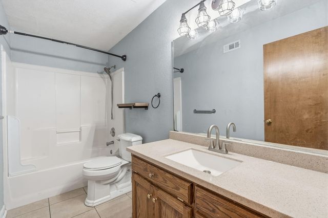 3272 N Ohara Avenue, Springfield, MO 65803