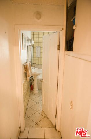 8804 Ilex Avenue, Los Angeles, CA 91352