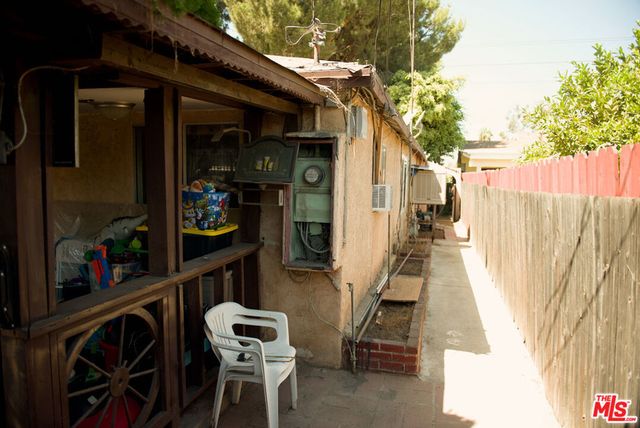 8804 Ilex Avenue, Los Angeles, CA 91352