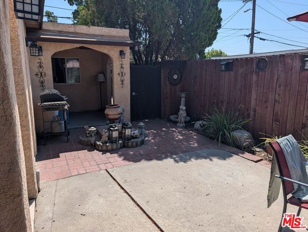 8804 Ilex Avenue, Los Angeles, CA 91352