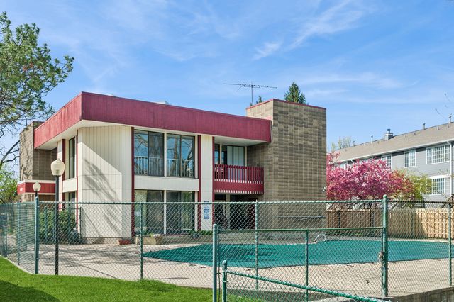 5550 Astor Lane 303, Rolling Meadows, IL 60008