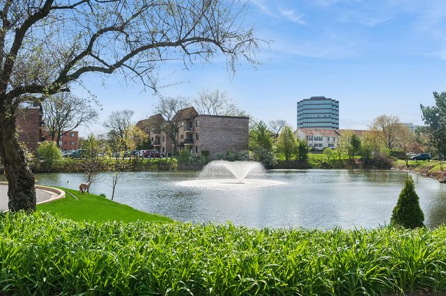 5550 Astor Lane 303, Rolling Meadows, IL 60008