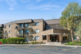 5550 Astor Lane 303, Rolling Meadows, IL 60008