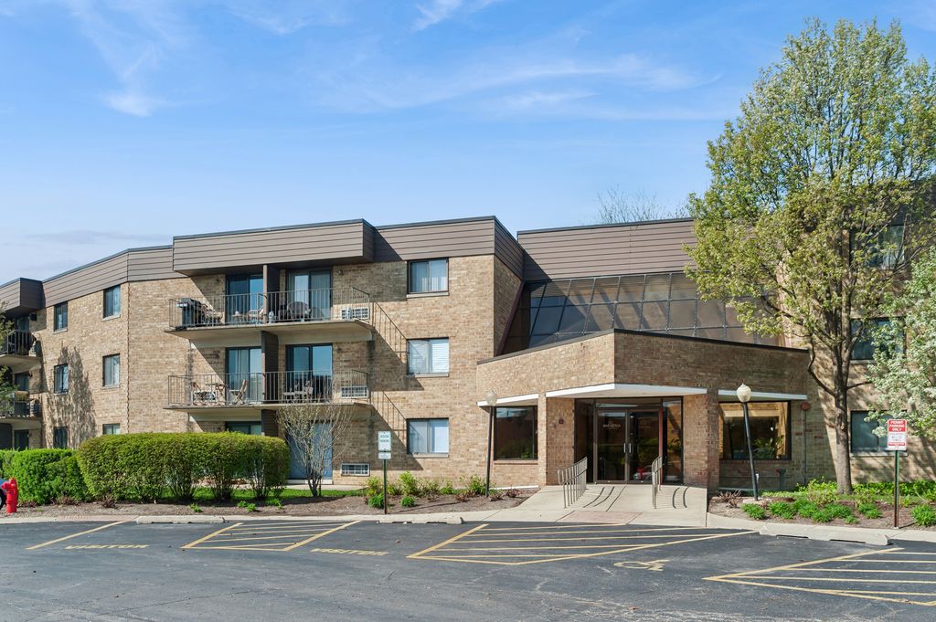 5550 Astor Lane 303, Rolling Meadows, IL 60008