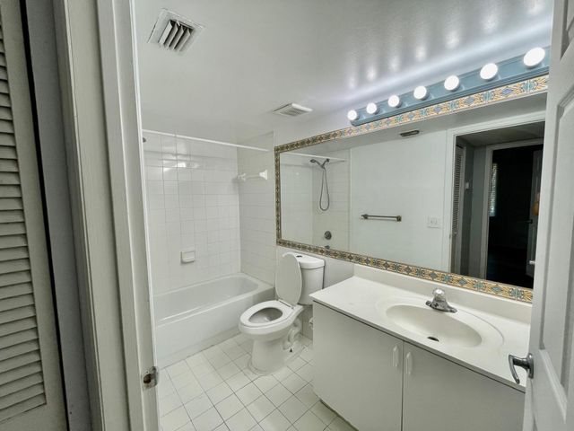 9615 NW 1st Court 10-202, Pembroke Pines, FL 33024