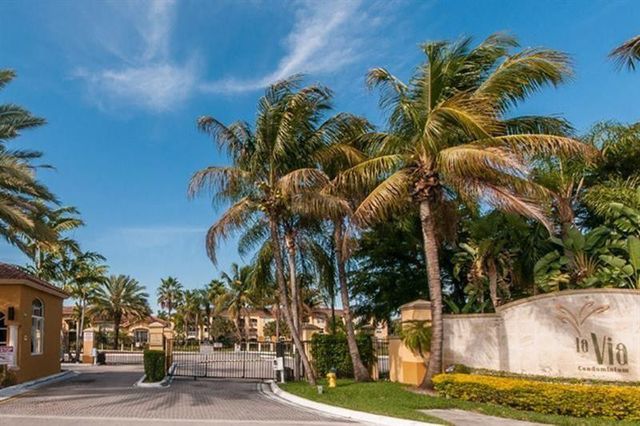 9615 NW 1st Court 10-202, Pembroke Pines, FL 33024