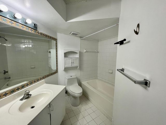 9615 NW 1st Court 10-202, Pembroke Pines, FL 33024