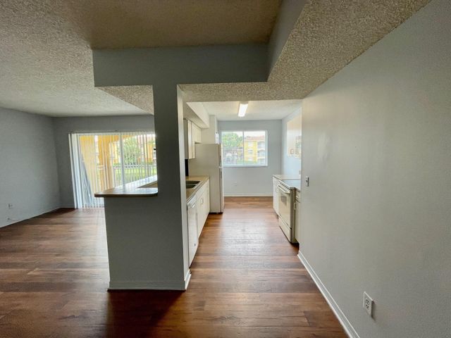 9615 NW 1st Court 10-202, Pembroke Pines, FL 33024