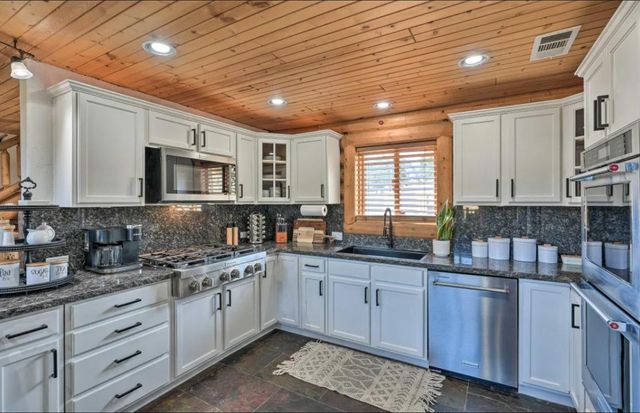 2000 Faith Lynn Ln, Valley Springs, CA 95252