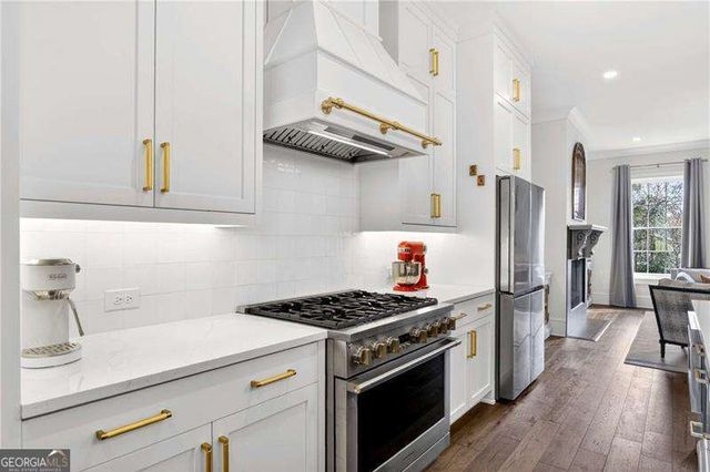 1072 Green Street, Roswell, GA 30075