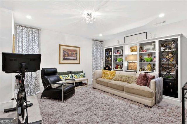 1072 Green Street, Roswell, GA 30075