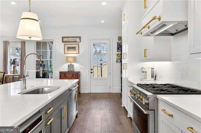 1072 Green Street, Roswell, GA 30075