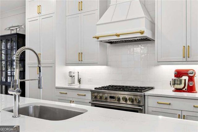 1072 Green Street, Roswell, GA 30075