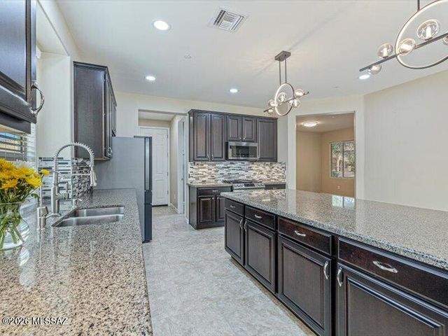 8701 W Hanbury Road, Marana, AZ 85653