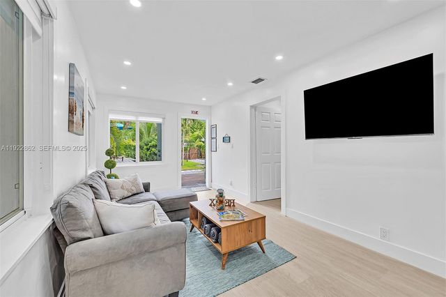 1960 Riverside Dr, Fort Lauderdale, FL 33312