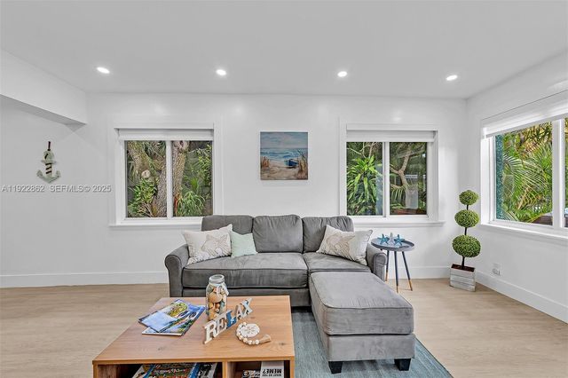 1960 Riverside Dr, Fort Lauderdale, FL 33312