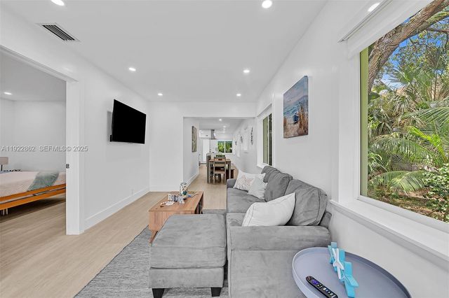 1960 Riverside Dr, Fort Lauderdale, FL 33312