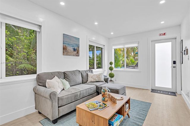 1960 Riverside Dr, Fort Lauderdale, FL 33312