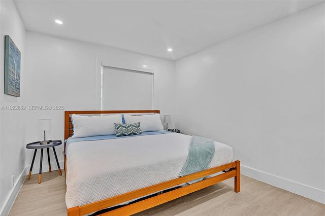 1960 Riverside Dr, Fort Lauderdale, FL 33312