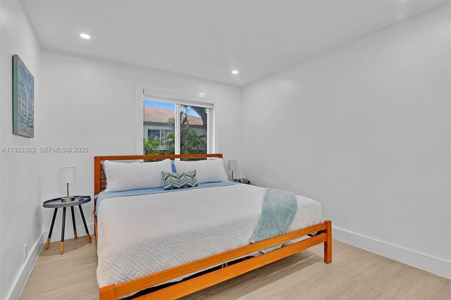 1960 Riverside Dr, Fort Lauderdale, FL 33312