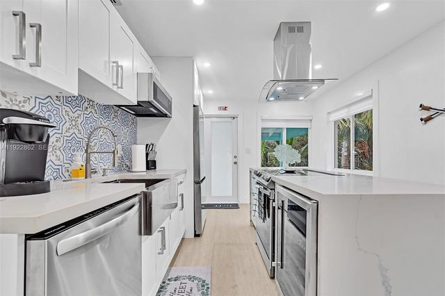 1960 Riverside Dr, Fort Lauderdale, FL 33312