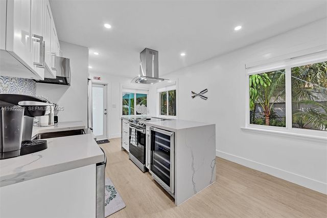 1960 Riverside Dr, Fort Lauderdale, FL 33312