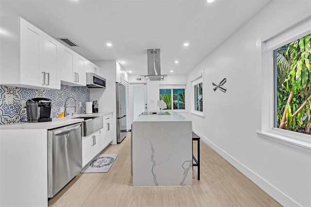 1960 Riverside Dr, Fort Lauderdale, FL 33312