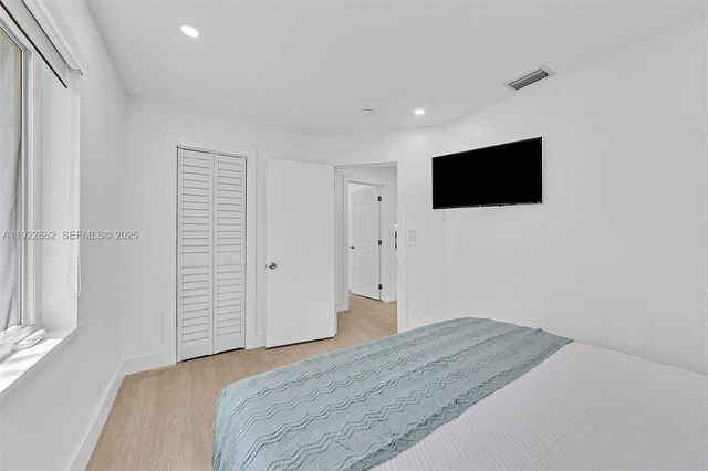 1960 Riverside Dr, Fort Lauderdale, FL 33312