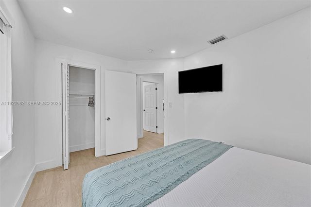 1960 Riverside Dr, Fort Lauderdale, FL 33312