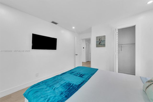 1960 Riverside Dr, Fort Lauderdale, FL 33312