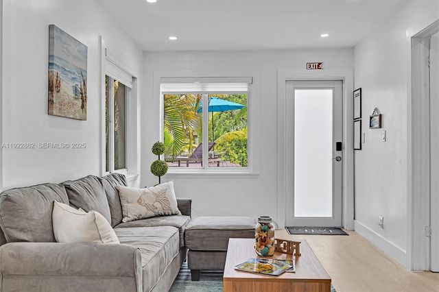 1960 Riverside Dr, Fort Lauderdale, FL 33312