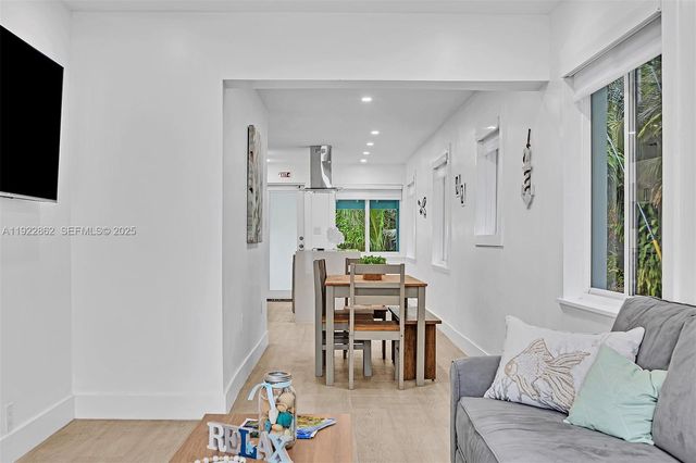 1960 Riverside Dr, Fort Lauderdale, FL 33312