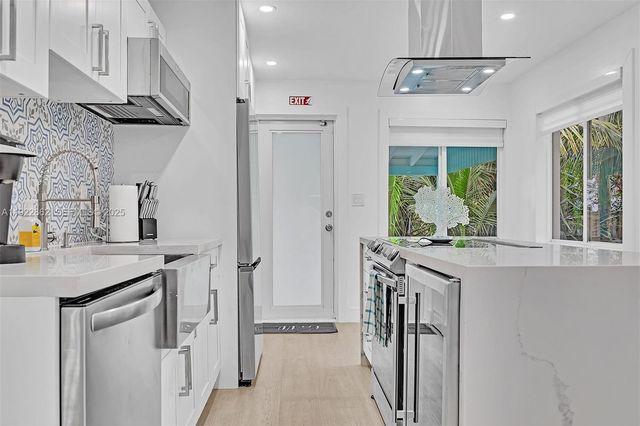 1960 Riverside Dr, Fort Lauderdale, FL 33312