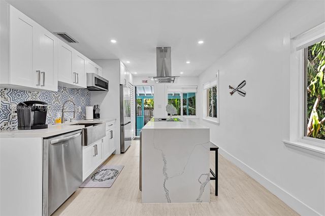 1960 Riverside Dr, Fort Lauderdale, FL 33312