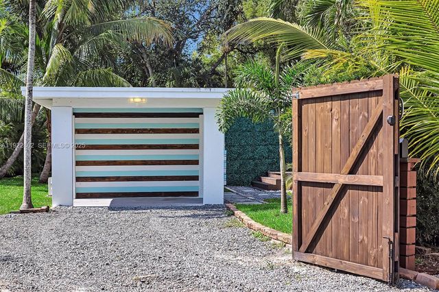 1960 Riverside Dr, Fort Lauderdale, FL 33312