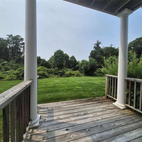 2501 Willow Pond Drive, Riverhead, NY 11901