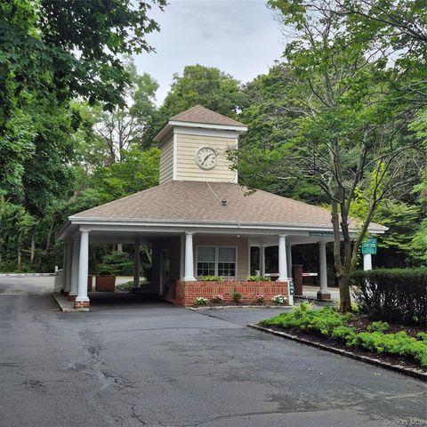 2501 Willow Pond Drive, Riverhead, NY 11901