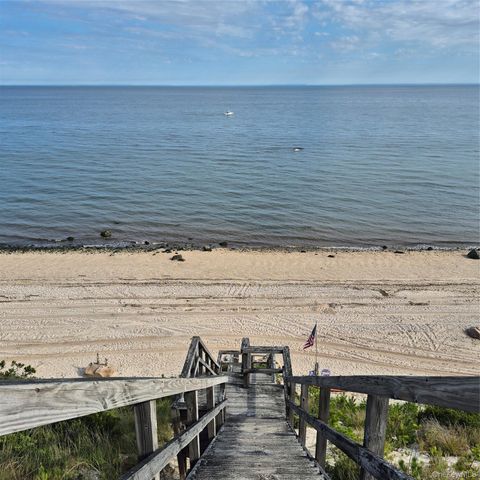 2501 Willow Pond Drive, Riverhead, NY 11901