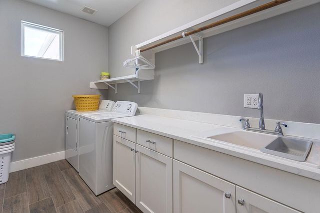 1051 Trailhead CIR, Dripping Springs, TX 78620